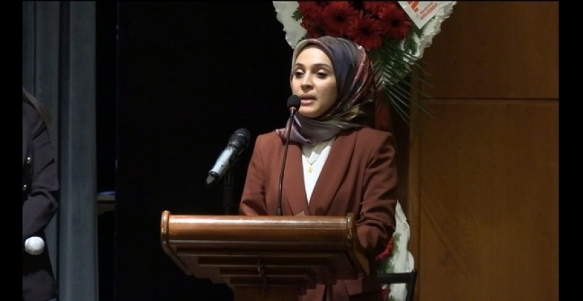 Eski Uzman Çavuş Eşi Kader Kabakçı'nın konferanstaki Atanamayan Eski Uzman Çavuşlar'ın sıkıntılarını dile getirmesi